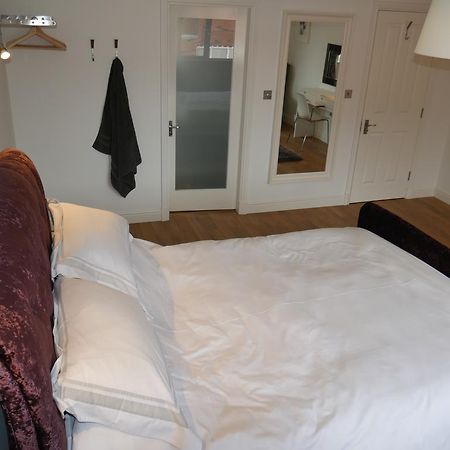 كليثروي Fifty One And A Half Boutique B&B المظهر الخارجي الصورة