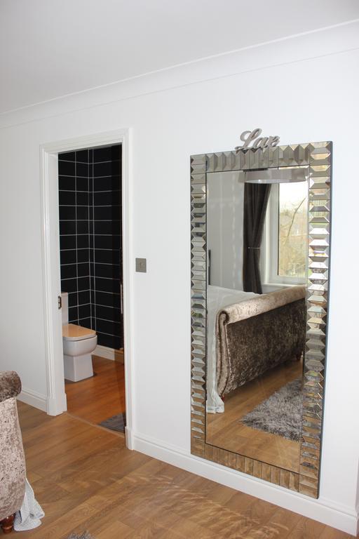كليثروي Fifty One And A Half Boutique B&B المظهر الخارجي الصورة