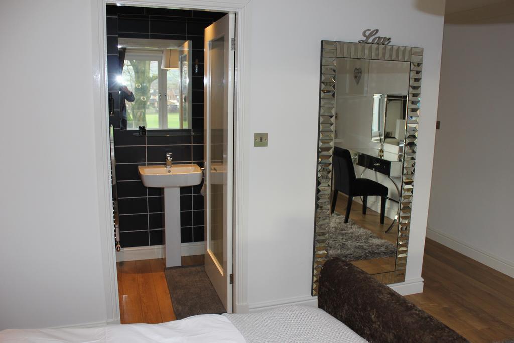كليثروي Fifty One And A Half Boutique B&B المظهر الخارجي الصورة