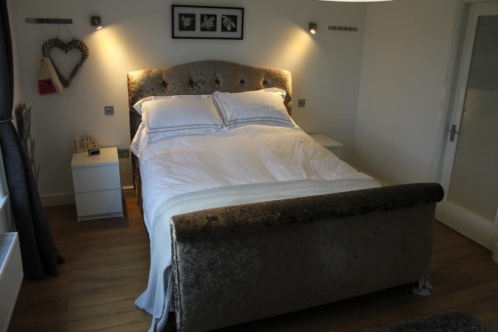 كليثروي Fifty One And A Half Boutique B&B المظهر الخارجي الصورة