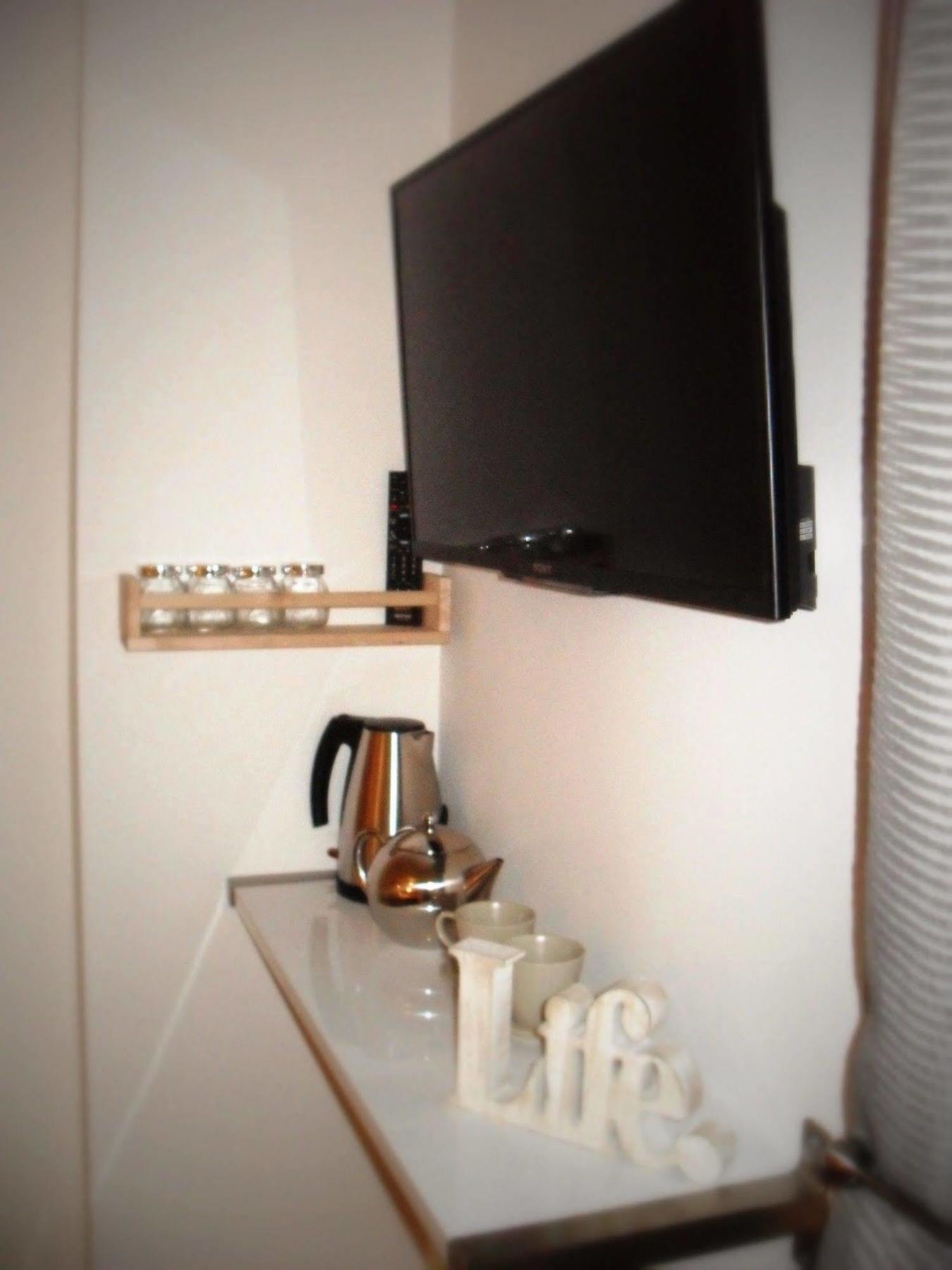 كليثروي Fifty One And A Half Boutique B&B المظهر الخارجي الصورة