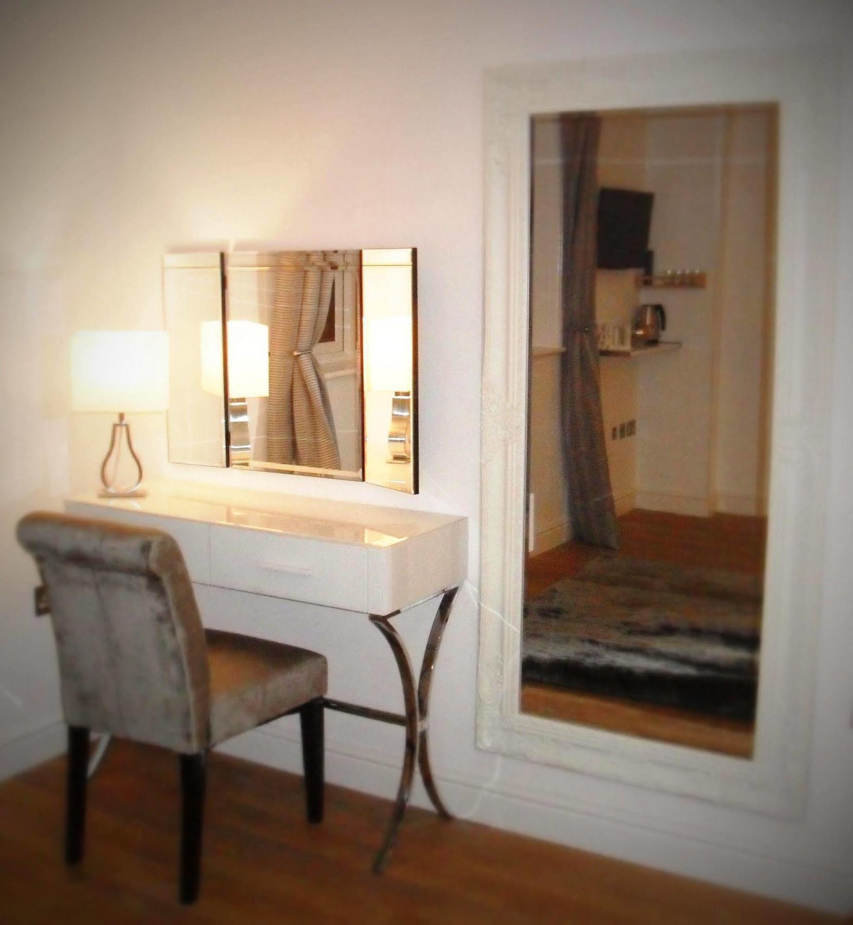 كليثروي Fifty One And A Half Boutique B&B المظهر الخارجي الصورة