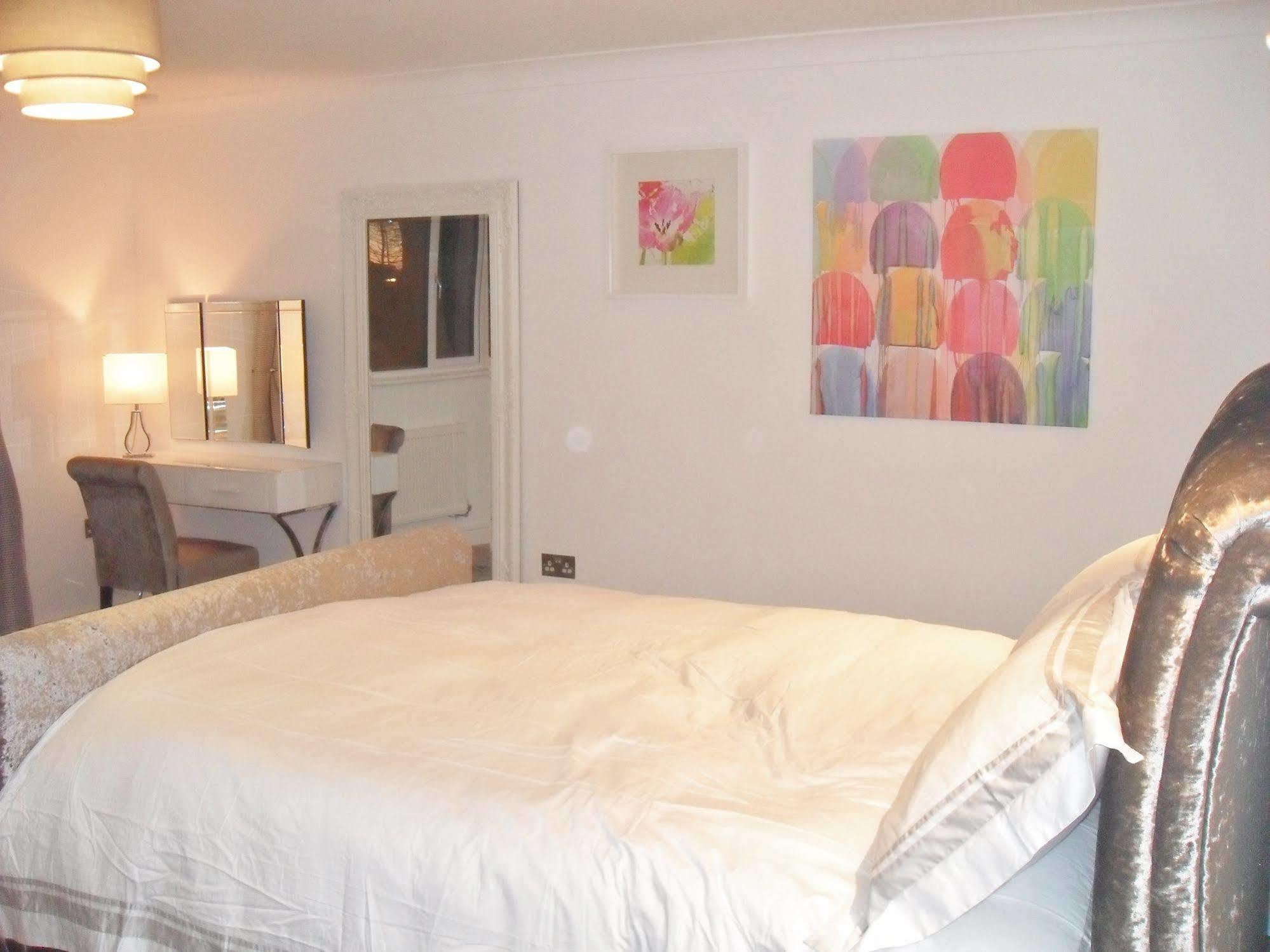 كليثروي Fifty One And A Half Boutique B&B المظهر الخارجي الصورة