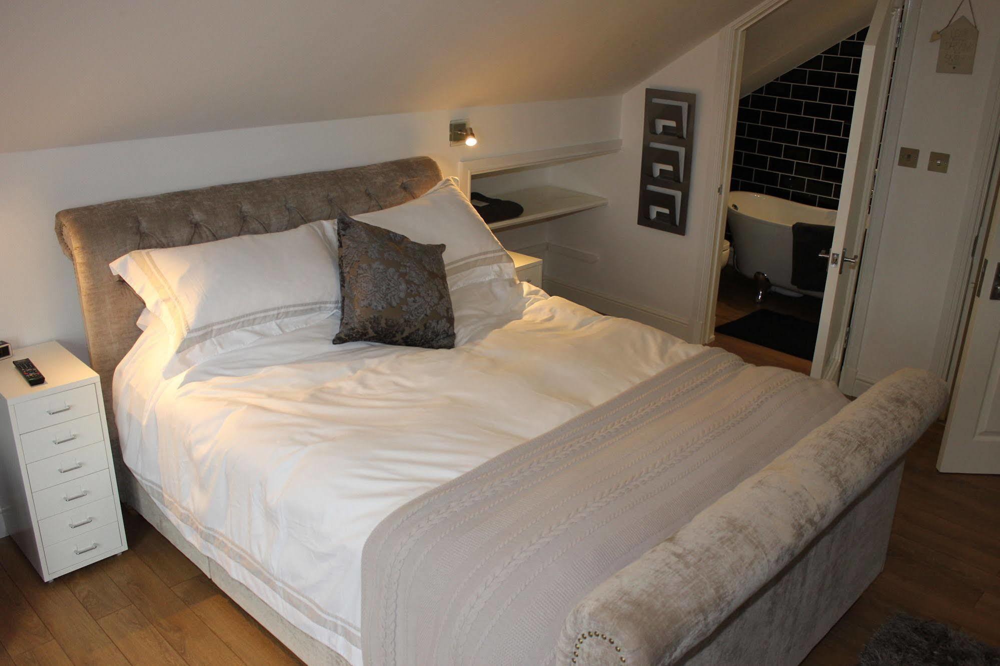 كليثروي Fifty One And A Half Boutique B&B المظهر الخارجي الصورة